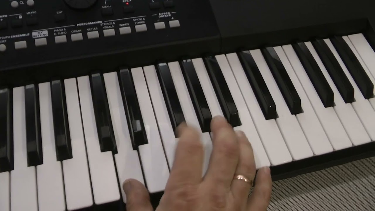 Небольшое видео Korg PA300 vs Korg PA500 + Roland D50