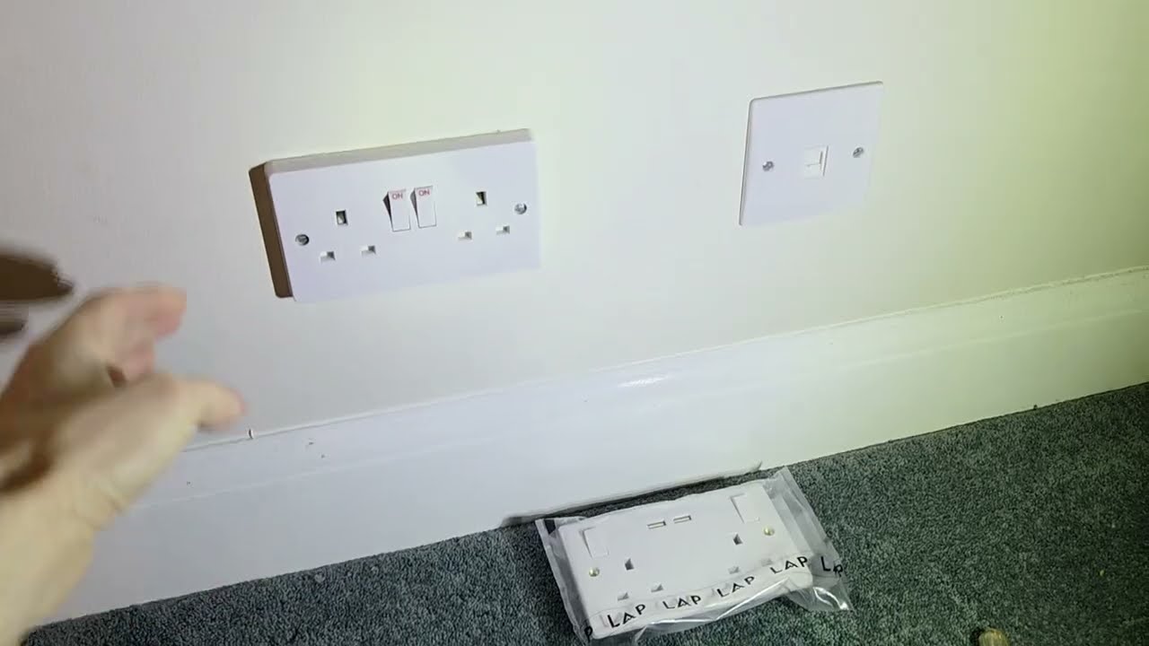 Swapping out a old 2 gang socket for a new one with USB