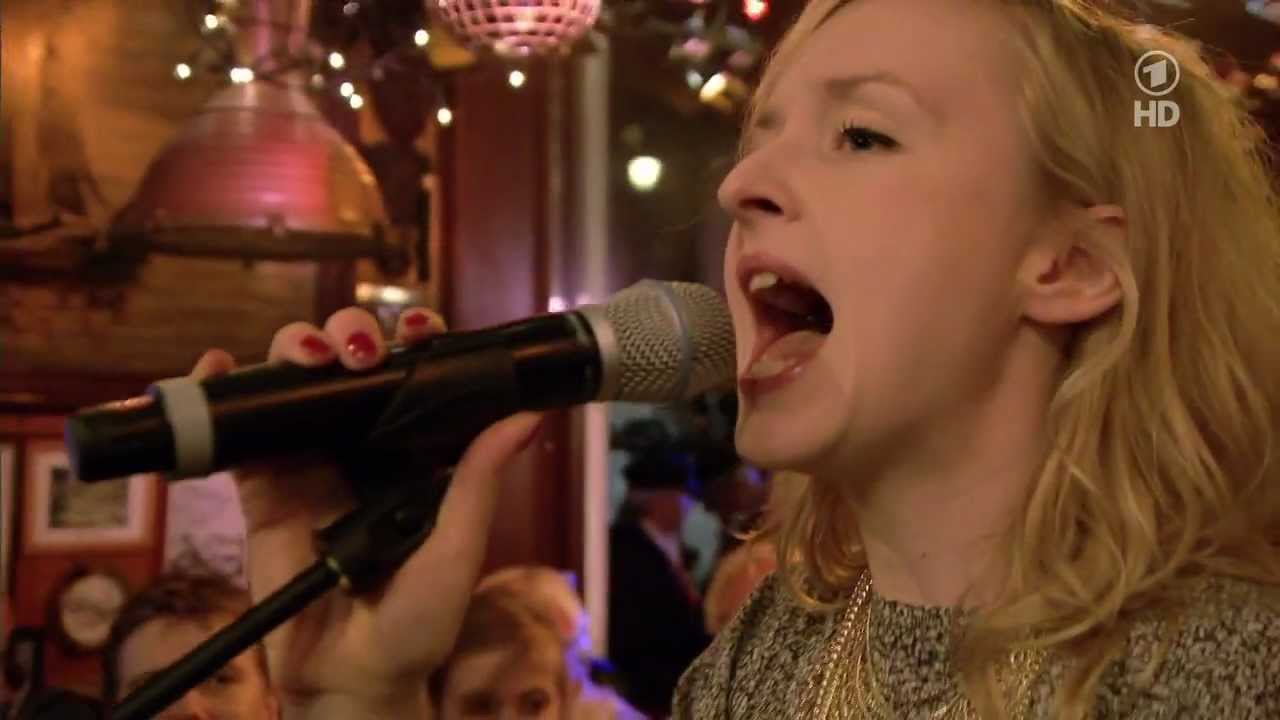 LESLIE CLIO - TWIST THE KNIFE (Live Inas Nacht 09.02.13) Untertitel HD
