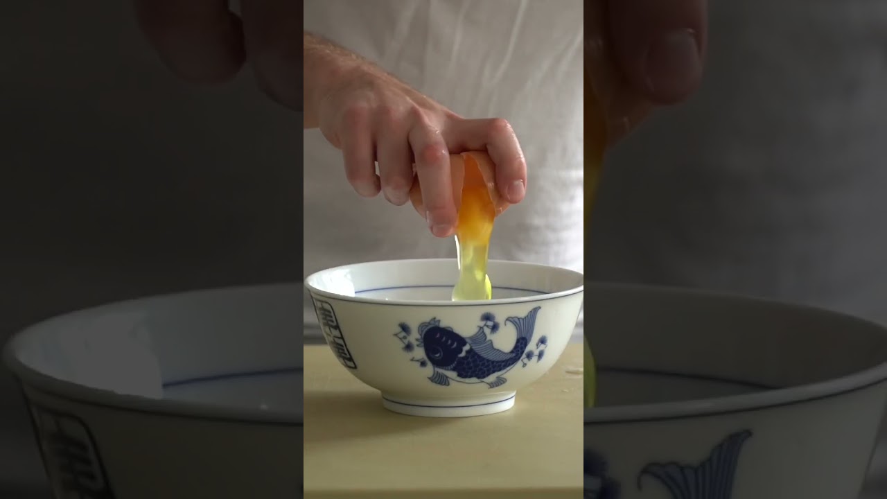 How To Crack An Egg With One Hand:  The EASY Way!