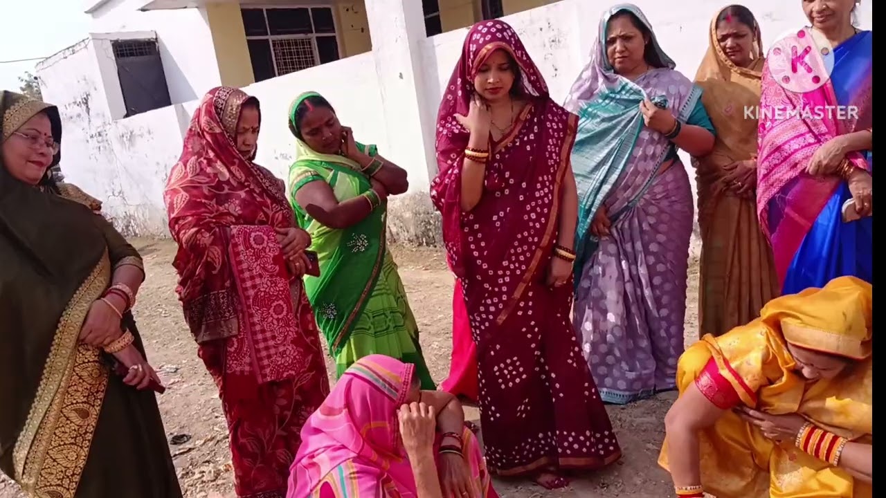 माटीमागर रस्म में सरला ओझा के साथ महिलाओं ने गया लोकगीत #lokgeet #bagheli #vivahgeet #apnarewa #vida
