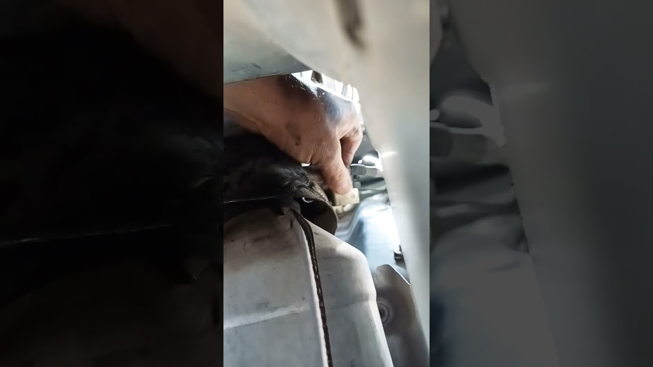 2004 Nissan Titan V8 5.6L: O2 Sensor removal