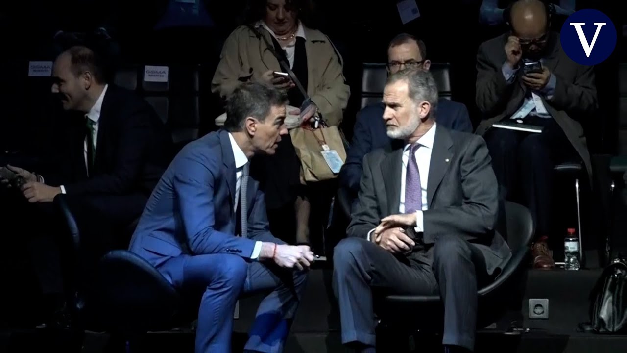 El Rey preside la inauguración del MWC acompañado de Pedro Sánchez