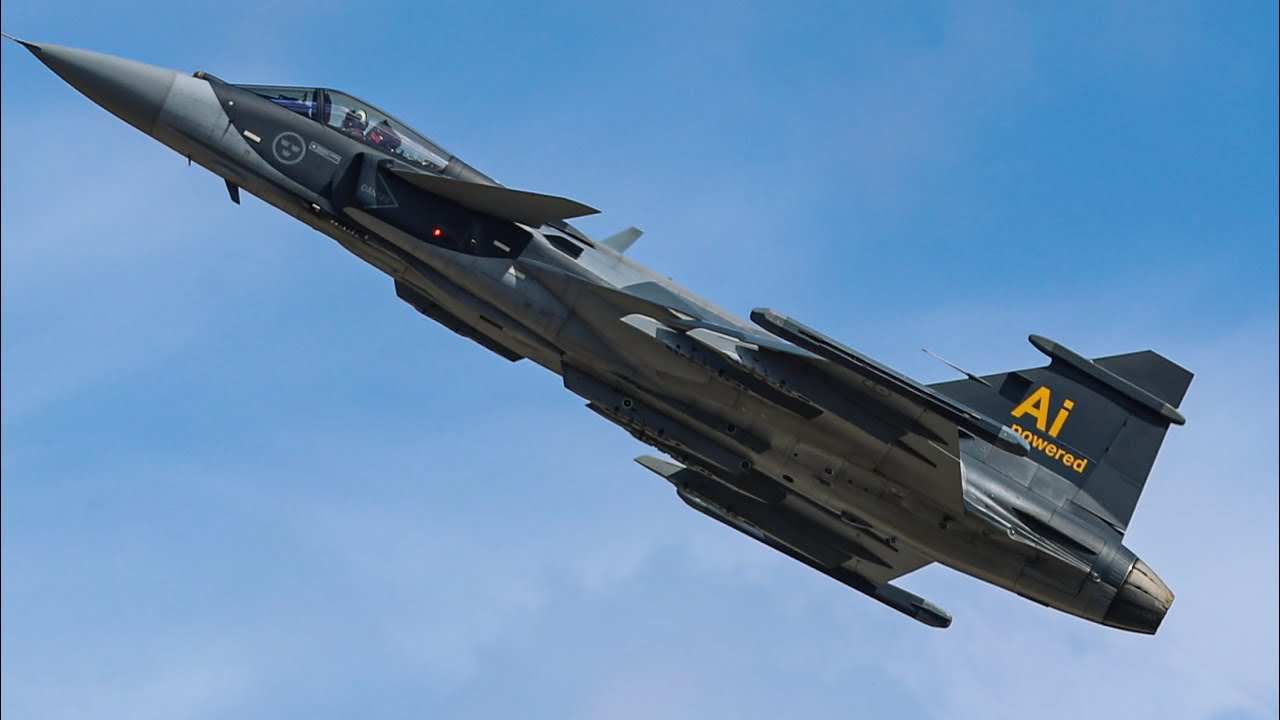 SAAB GRIPEN E WITH Al CAPABILITIES LIGHTS UP THE  SKIES OF RIAT 2025 - 4K.