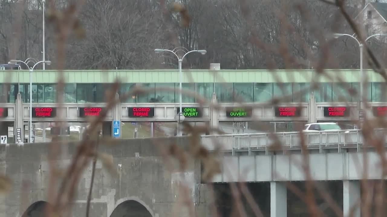 Push to end vaccine requirement at US-Canada border as families still separated