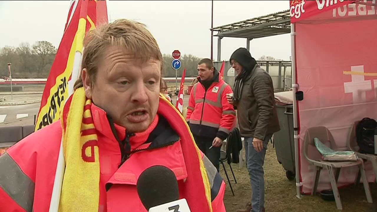 A Caudebec-l&egrave;s-Elbeuf (76), les &eacute;boueurs sont en gr&egrave;ve, les poubelles s'amoncellent
