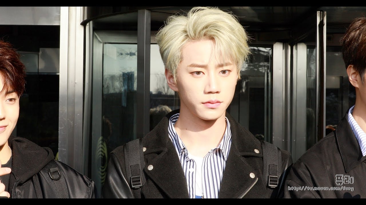 180222 유닛B 유키스(U-KISS) 준 (더유닛 스페셜 쇼 출근길)