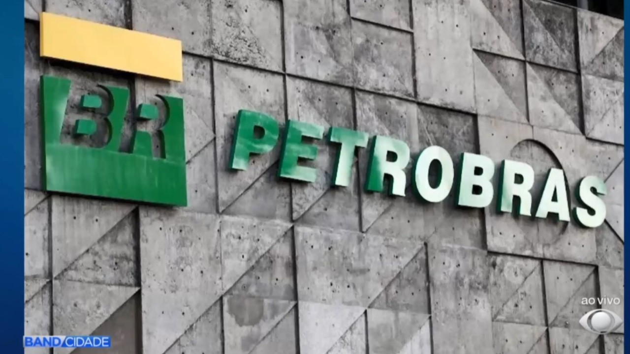 Petrobras sobe os preços do diesel para distribuidoras.
