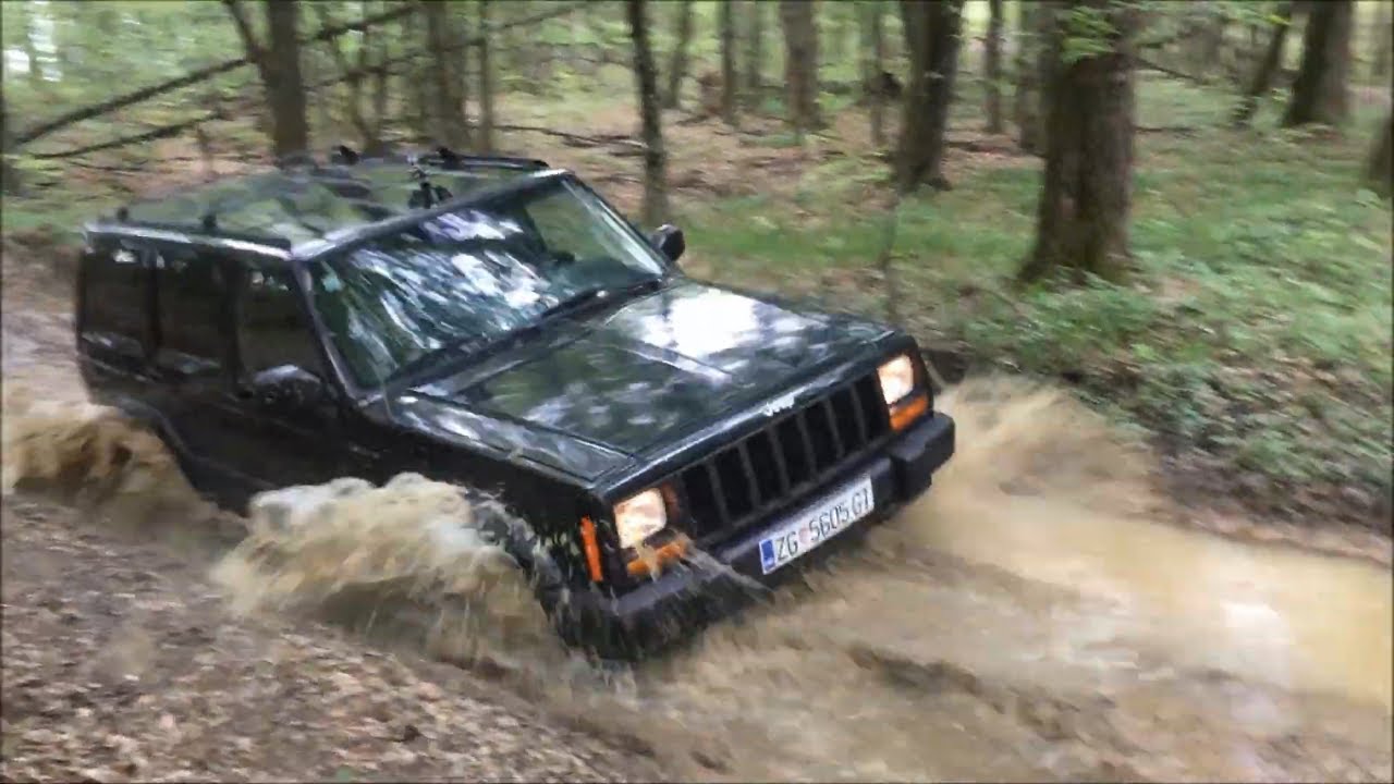 Stock Cherokee XJ in mud