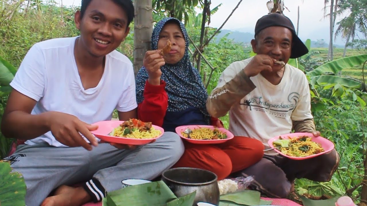 Masak Mie Ayam , Kolek Singkong, Dan Urap Talas