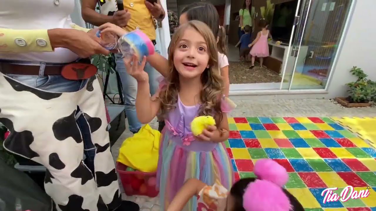 Brincadeiras e diversão no aniversário da Sofia