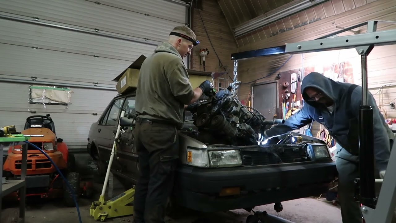 Engine/Transmission Removal 1987 Toyota Corolla | Project Margaret: Part 1