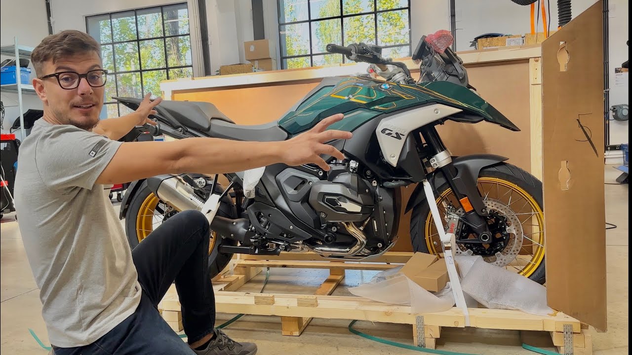 Распаковка и запуск двигателя BMW R 1300 GS Tramuntana 2023 года