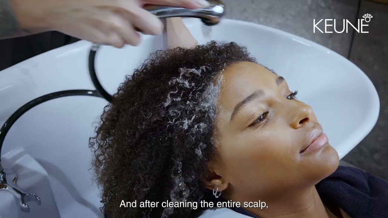 Confident Curl How To: Use The Shampoo