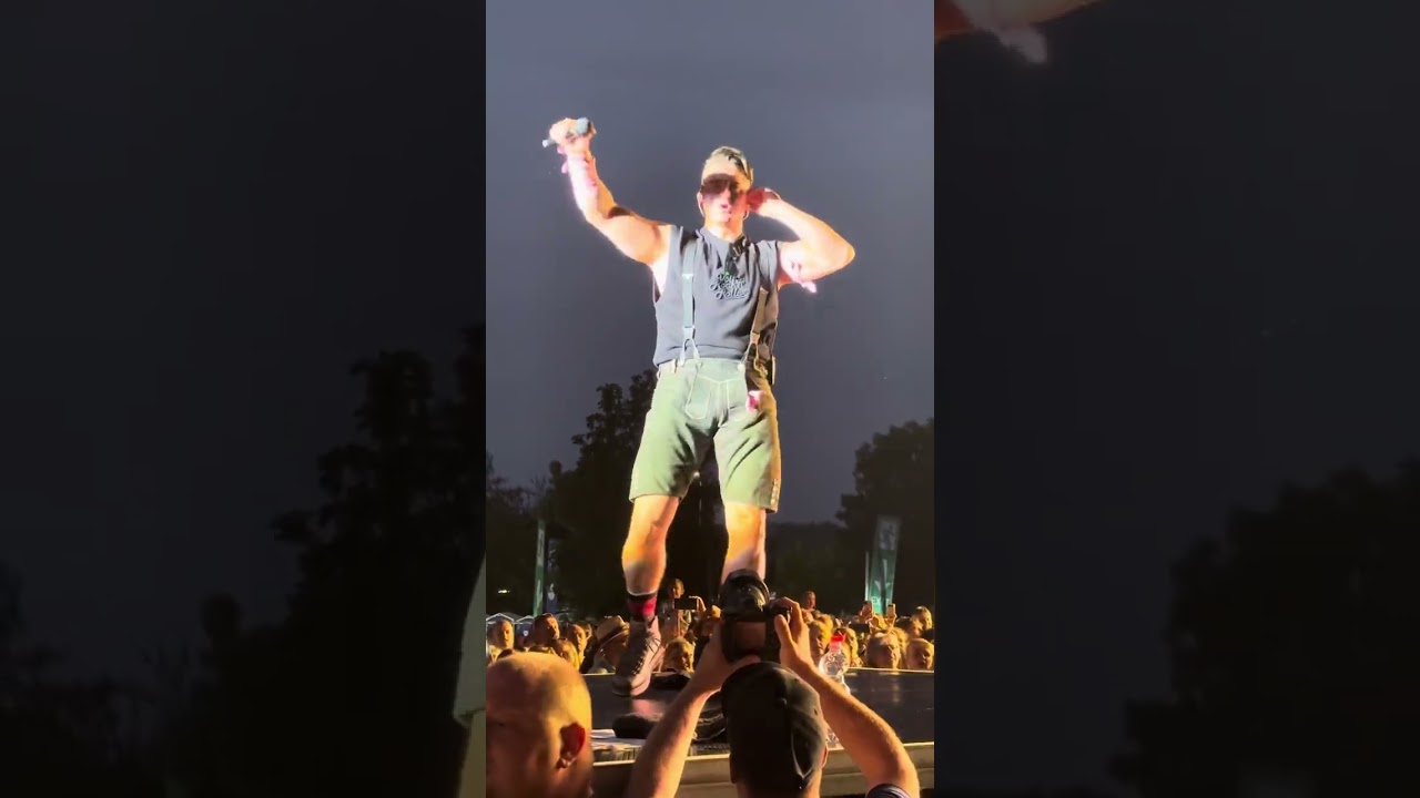 Andreas Gabalier - Front (I sing a Liad für di) - Pfullywood Festival Seepark Pfullendorf - 01.09.24