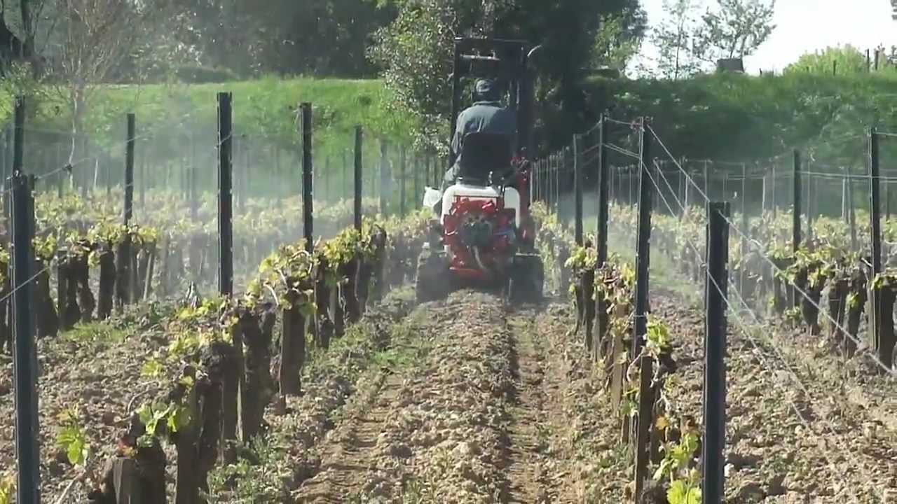 Tracteur &agrave; Chenilles LOEFFEL Viti-Plus 95 av pulv&eacute;risateur