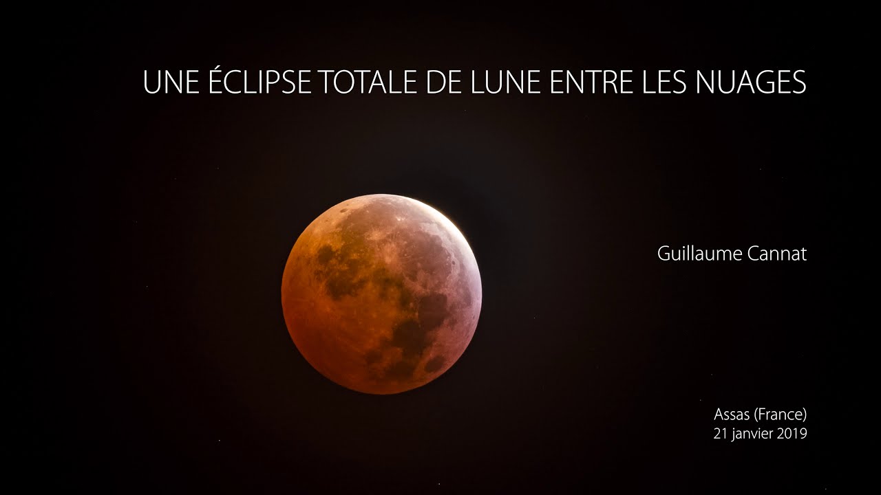 Une éclipse totale de Lune entre les nuages