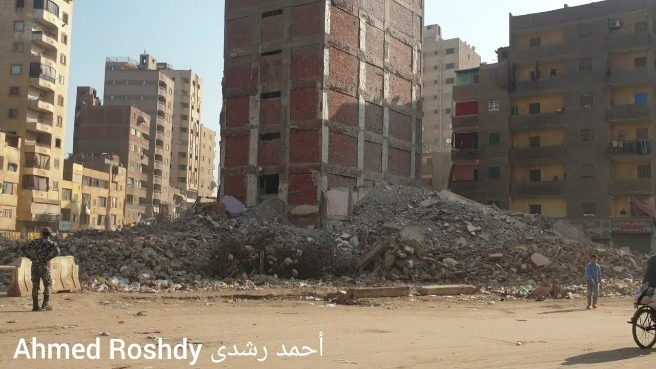 شارع عمر المختار . إزالات فى التقاطع مع شارع التروللى . المطرية . 13 نوفمبر 2021 .
