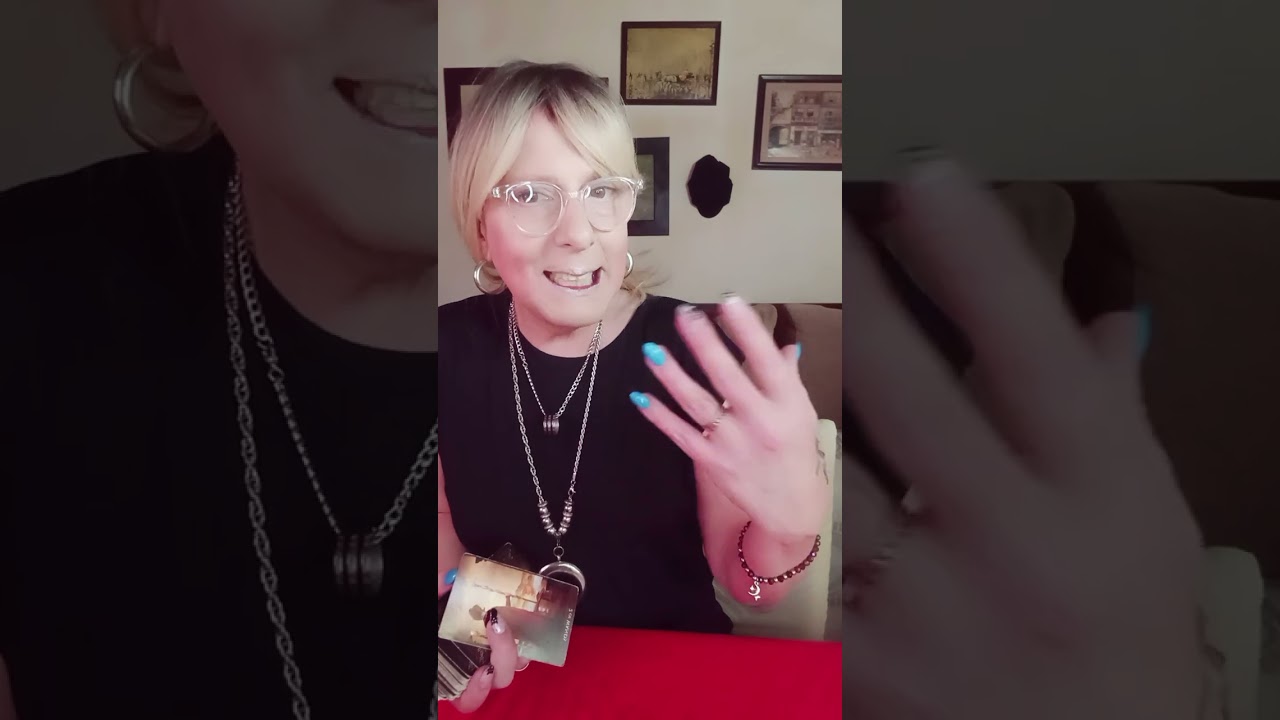 FUE AL SANTERO PARA LIMPIARSE LA RUJERIA SE CONSULTÓ Y LE DIJERON QUE ELLA LO HACE #tarot #tarothoy
