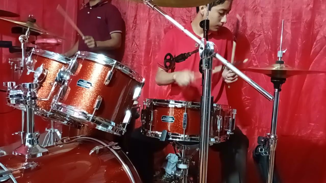 Tocando la batería en la iglesia 🔥🔥🔥 suscribete y comparte y dale likee