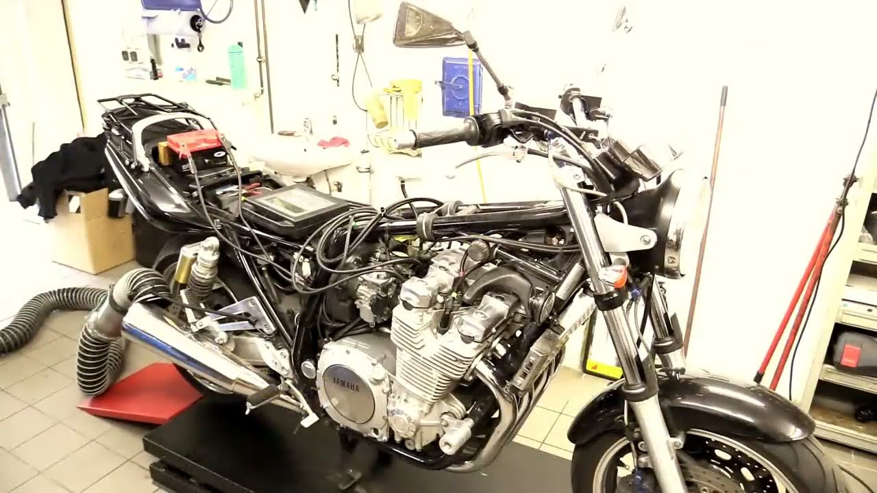 DNM Werkstattvideo - Yamaha XJR 1300 Vergaser einstellen.