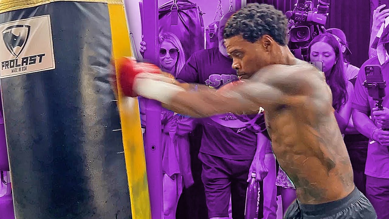 Errol Spence Jr UNLEASHES brutal FACE BREAKING punches for Crawford on heavy bag during workout!