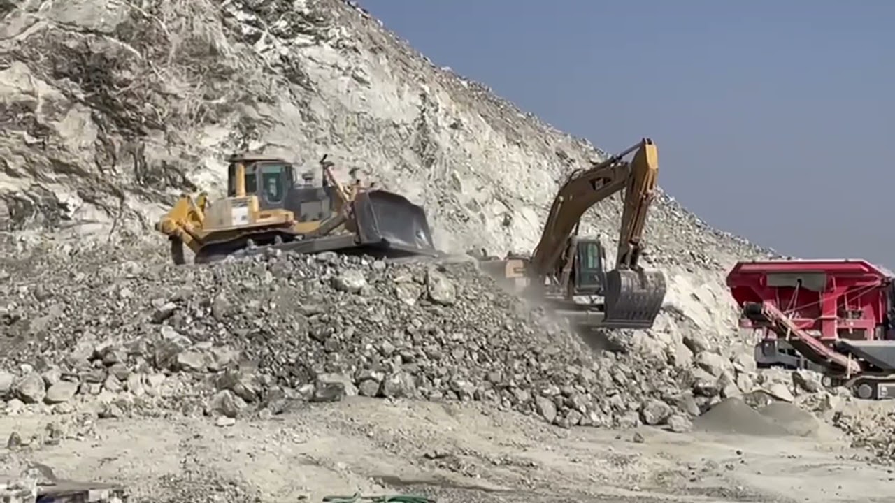 Sandvik QJ341 Jaw Crusher rock quarry (Heavy machinery, Heavy equipment, Mining, Quarry,)