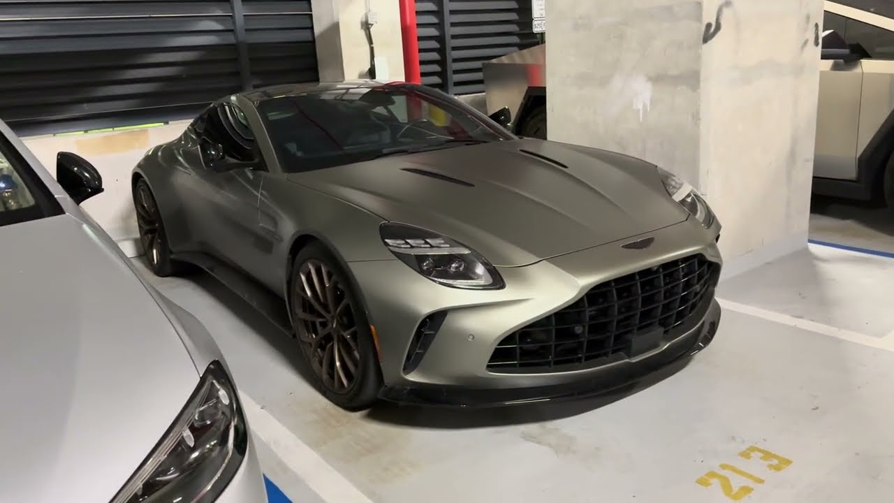 Aston Martin V8 Vantage 2026 года — это великолепный автомобиль.