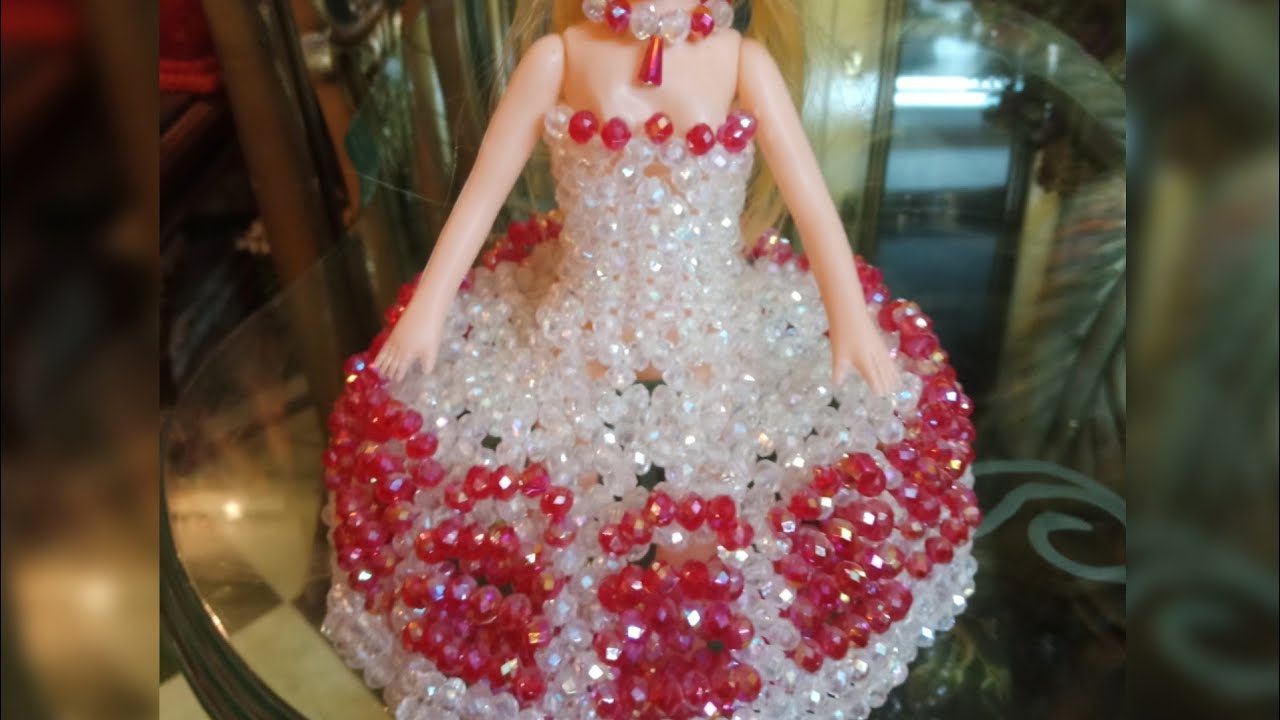 عروسه المولد  👑👗👰👰💕 الخامات 140جرام احمر خرز جنجاه 8م و135جرام اللون الابيض خيط م60