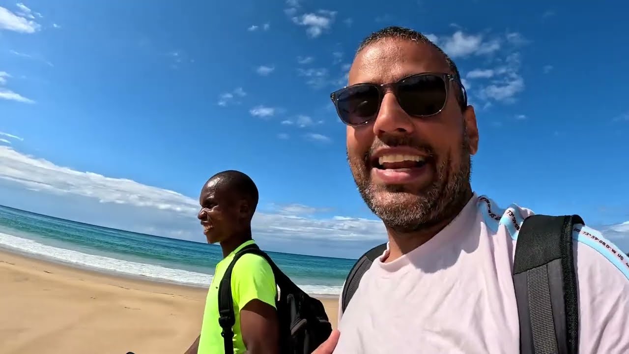 Tofo Beach, Town in Mozambique - Country no. 68 - V9