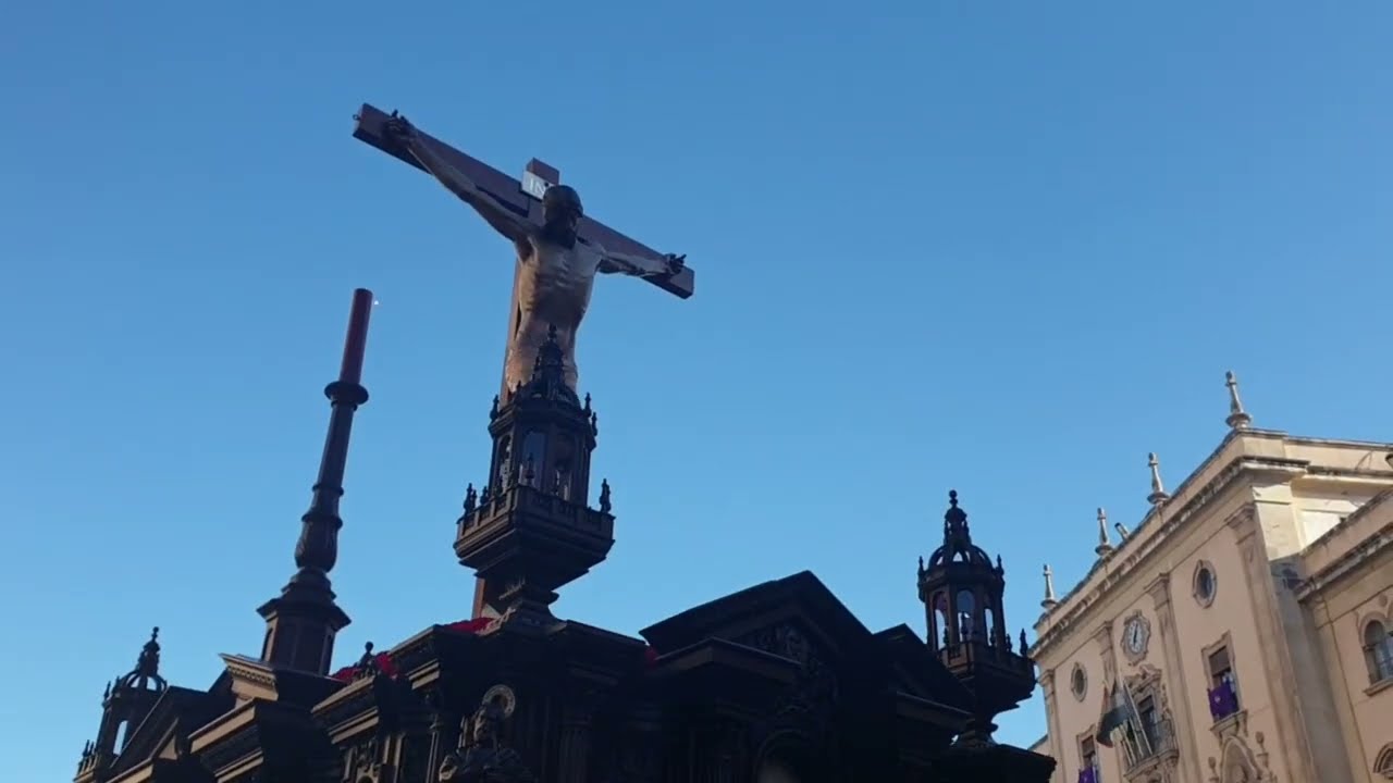 Salida del Santísimo Cristo de la Buena Muerte. Miércoles Santo. Semana Santa Jaén 2023.