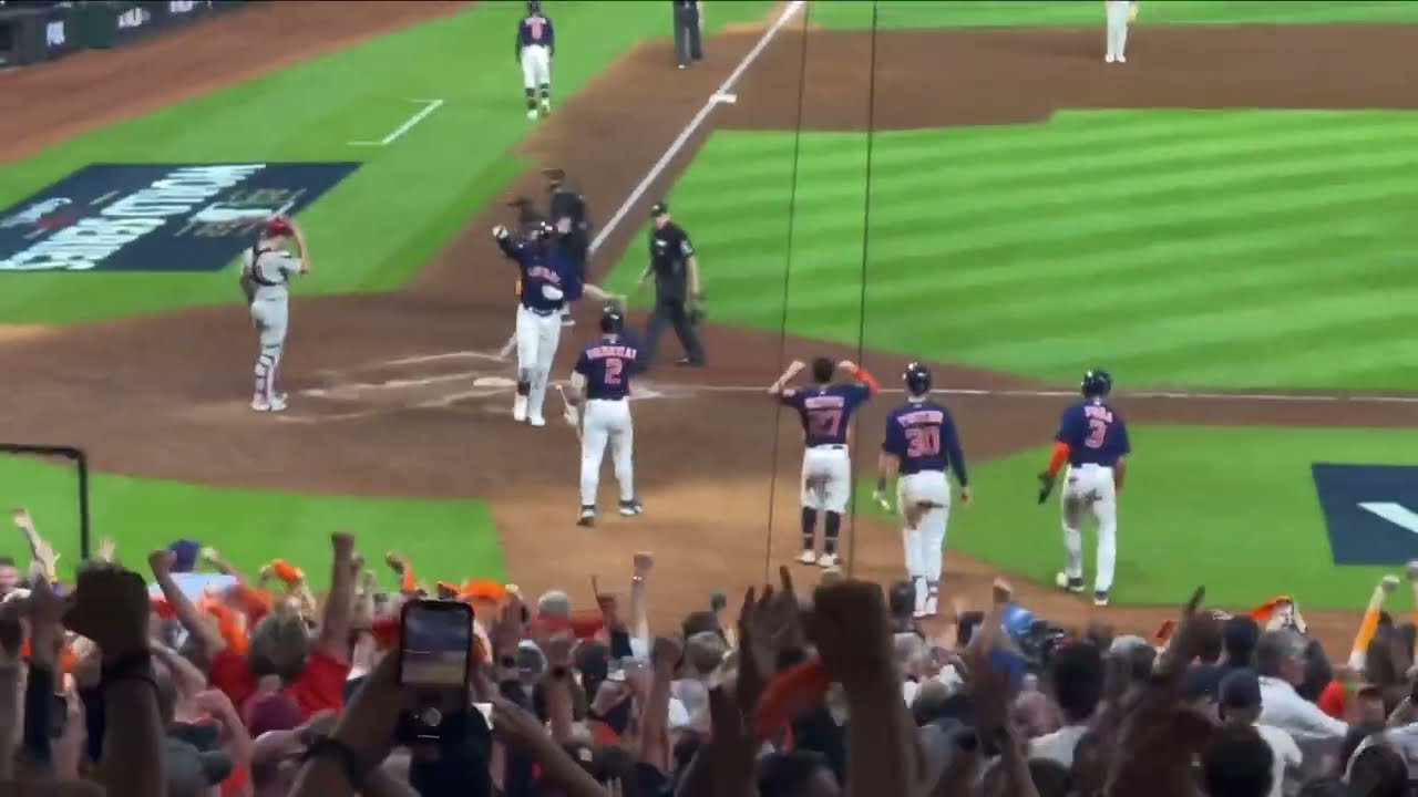 🔥LIVE🔥 Yordan Alvarez 3 run Homerun - Game 6 World Series - Nov 5, 2022