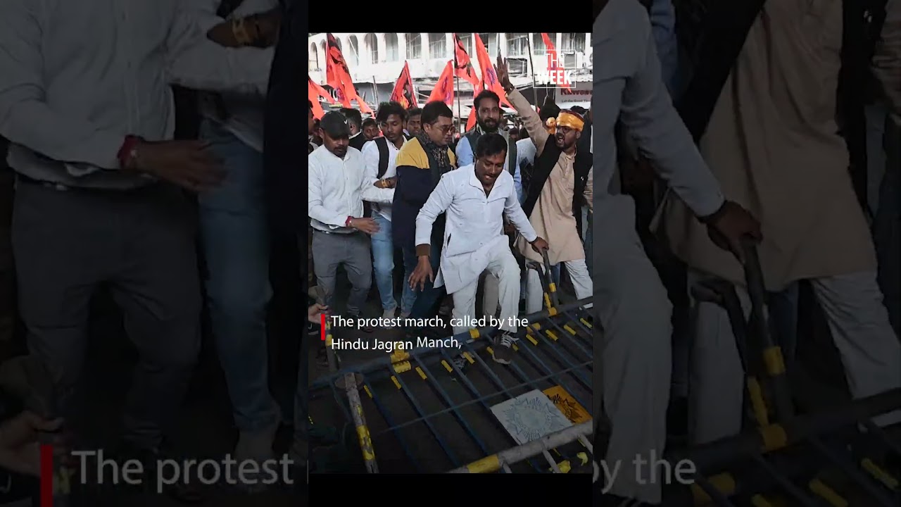 Protest by Hindu Jagran Manch turns violent in Kolkata after Hindu man&rsquo;s killing in Bangladesh