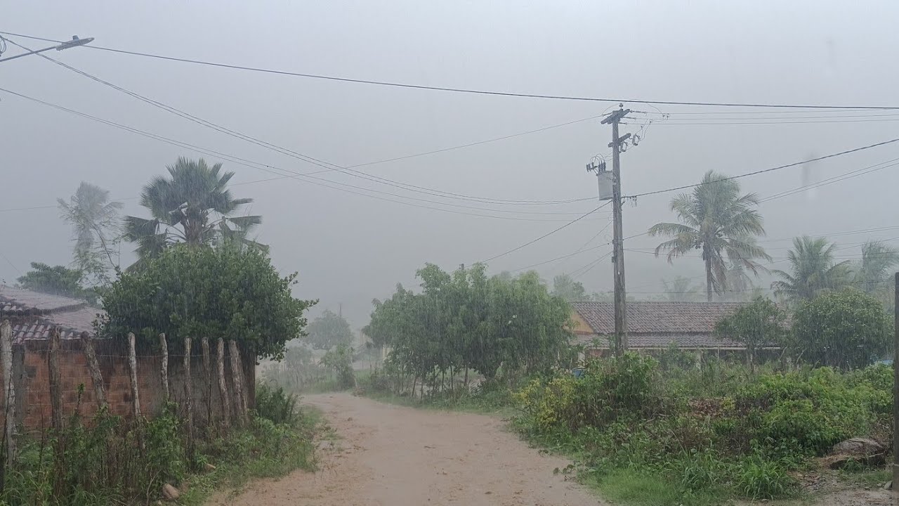 Uma tempestade de chuva ⛈️ inesperada pegou todos de surpresa nesta tarde alagou tudo. 🙏 👏 