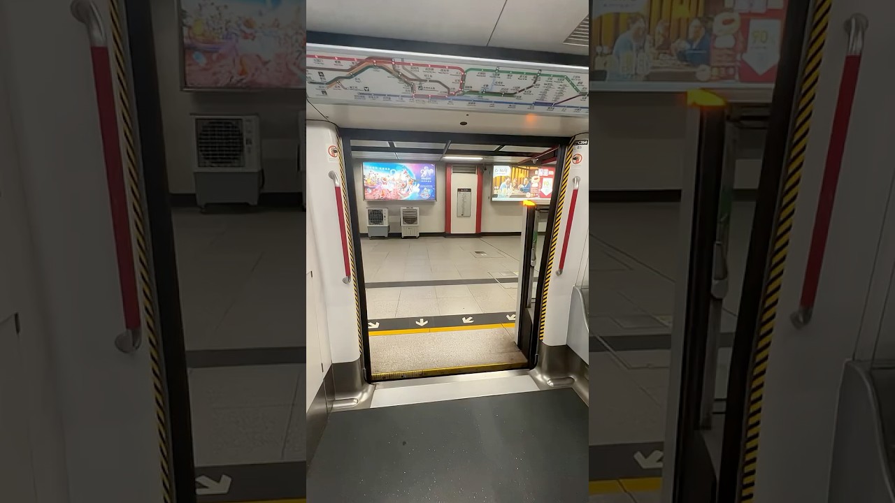 MTR Hong Kong Door Closing and Chime at the Tsuen Wan Station pt. 1