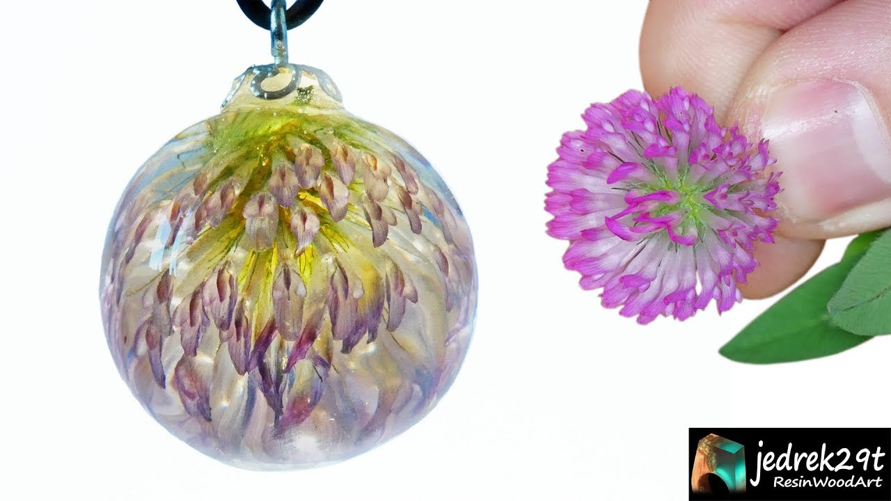 Real Flower in Epoxy Resin. Pendant / Resin Art