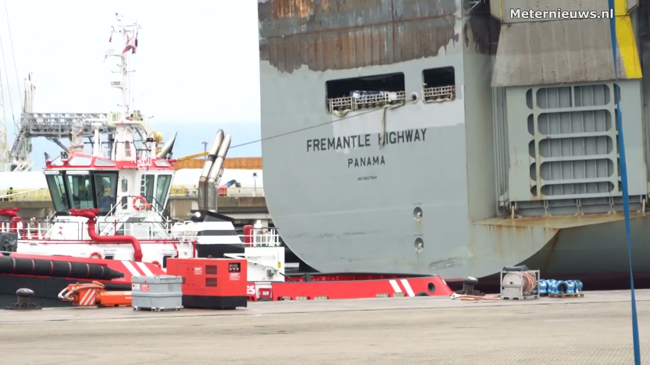 Fremantle Highway vertrekt uit Eemshaven naar Rotterdam/Fremantle Highway departs