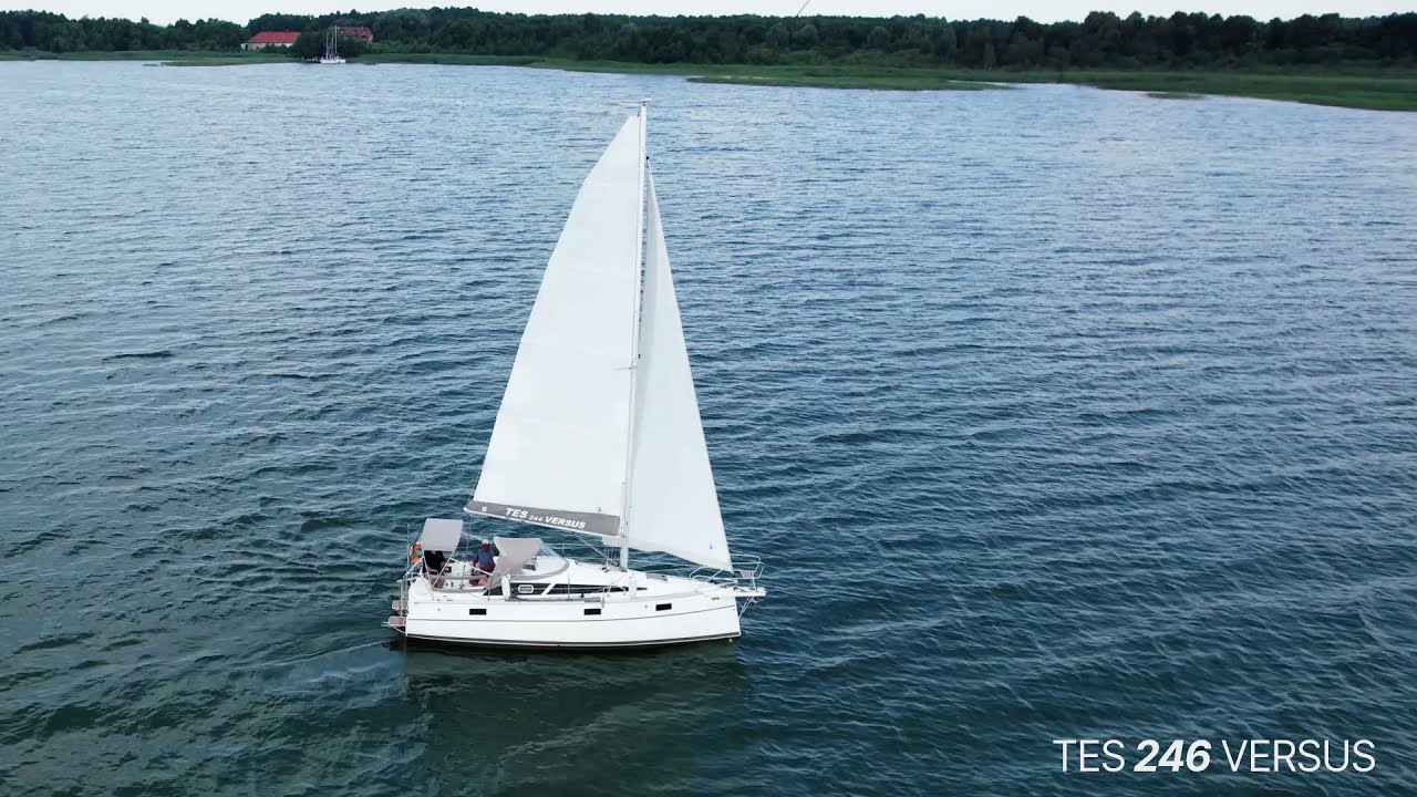 TES 246 VERSUS - Sailing at Tes 246 Versus