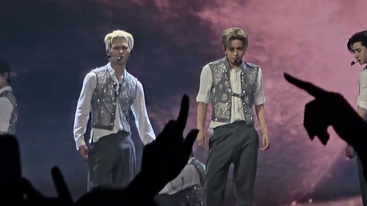 [FANCAM] ENHYPEN (엔하이픈) WTL in HOUSTON D2 - INTRO+Moonstruck+final ment 1/2