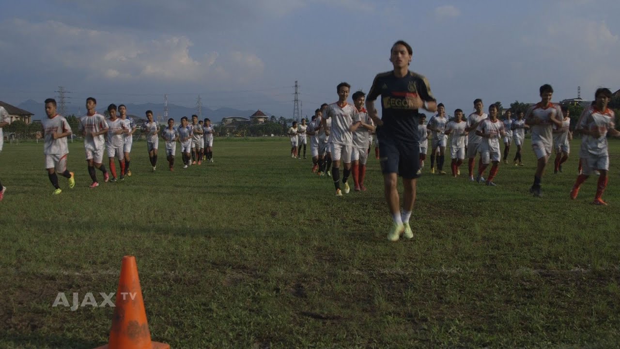 Walian maakt kids blij in Indonesie