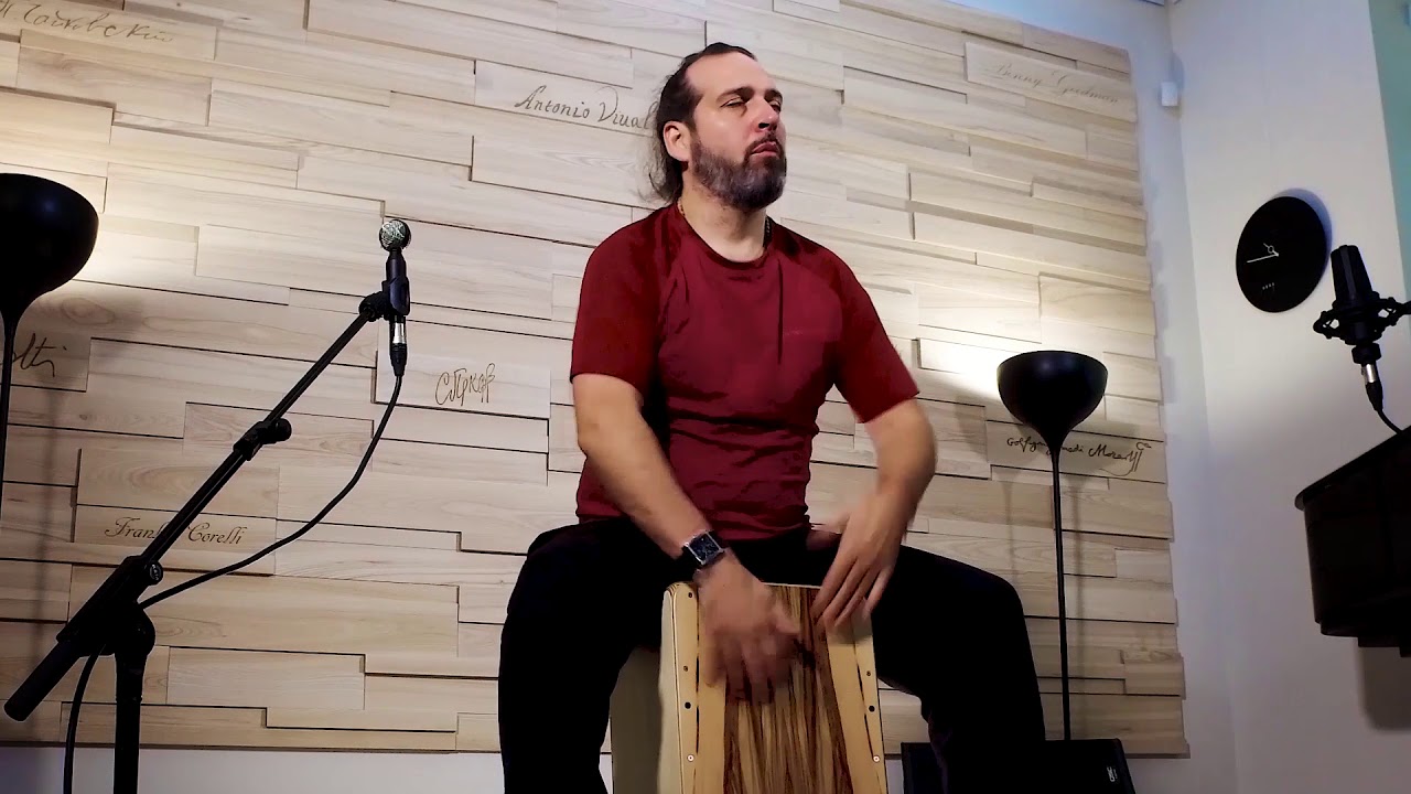Caj&oacute;n Flamenco ABueno Quej&iacute;o, hablando en las manos de Yoel Gonz&aacute;lez