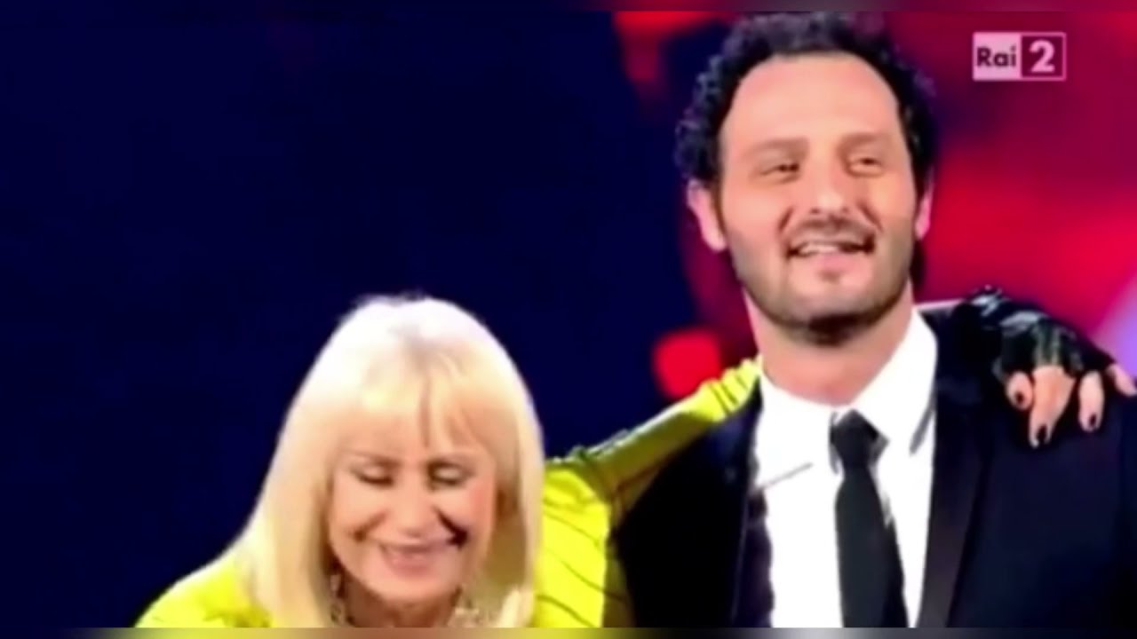 Omaggio a Raffaella Carrà – “Ci vorrebbe un amico” con Antonello Venditti… dagli anni ‘80 ai 2000