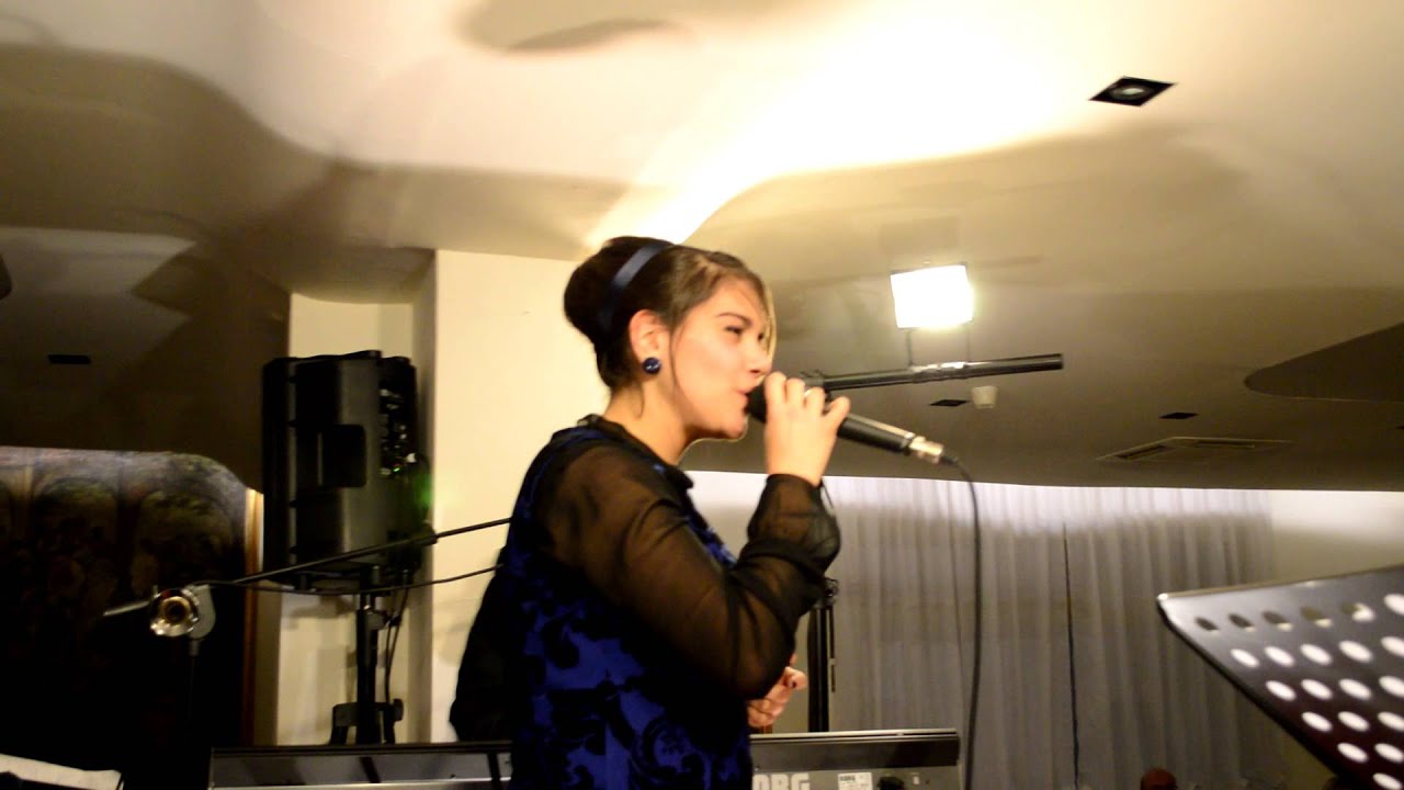 ROBERTA MONTEROSSO (ALICIA )