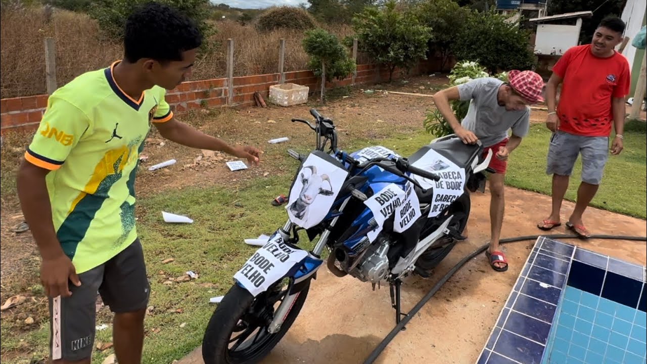 BRUTINHO COLOCA OS PIORES APELIDOS DO LEVY NA MOTO DELE