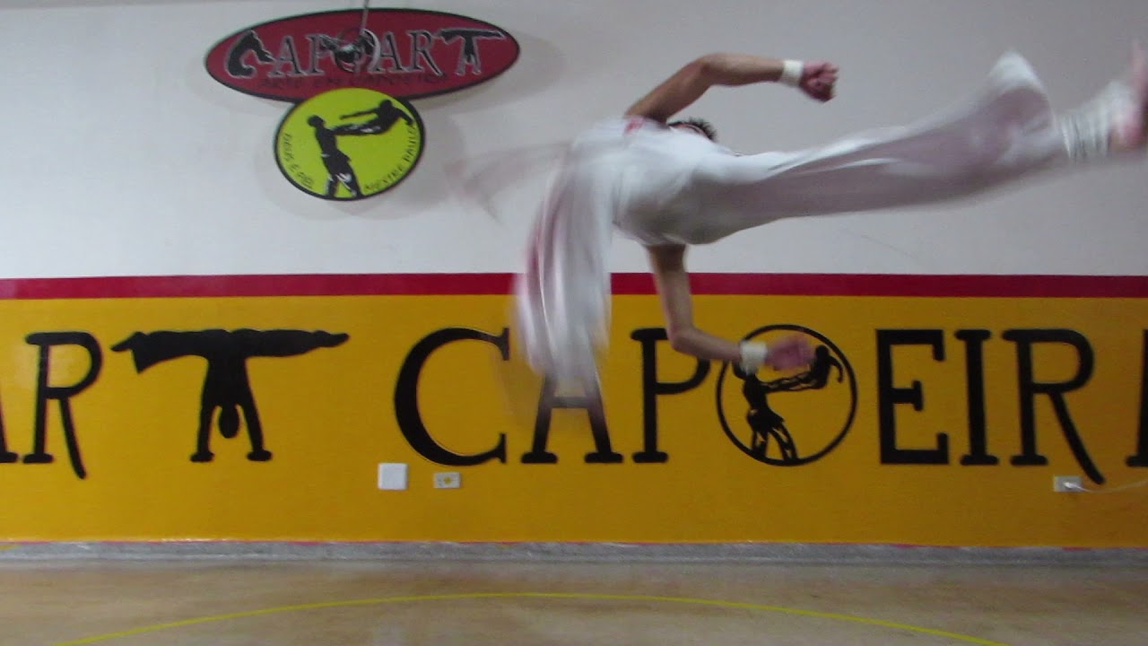 Acrobacias e saltos pós treino intenso. Capoart-Arte em Capoeira