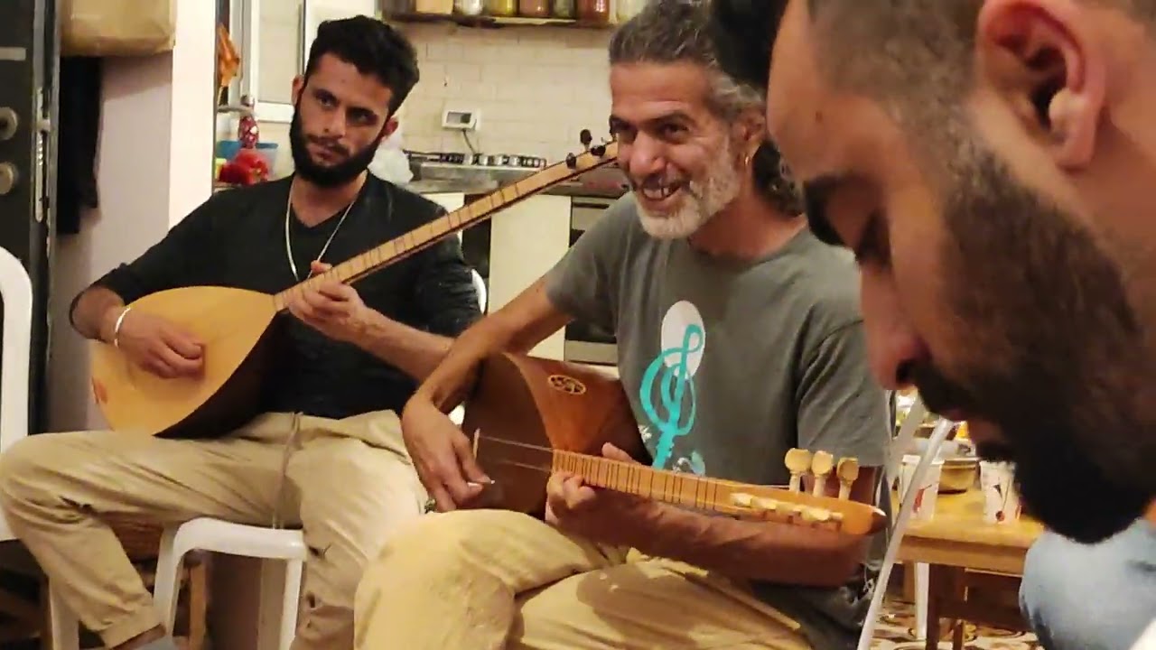 בית הסאז - מנגנים את אלי טורנם Allı turnam במפגש קהילה ביפו