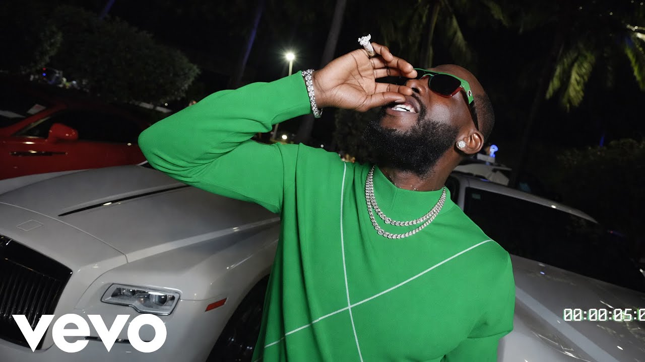 Gucci Mane ft. Young Dolph – Leave Me [Music Video]