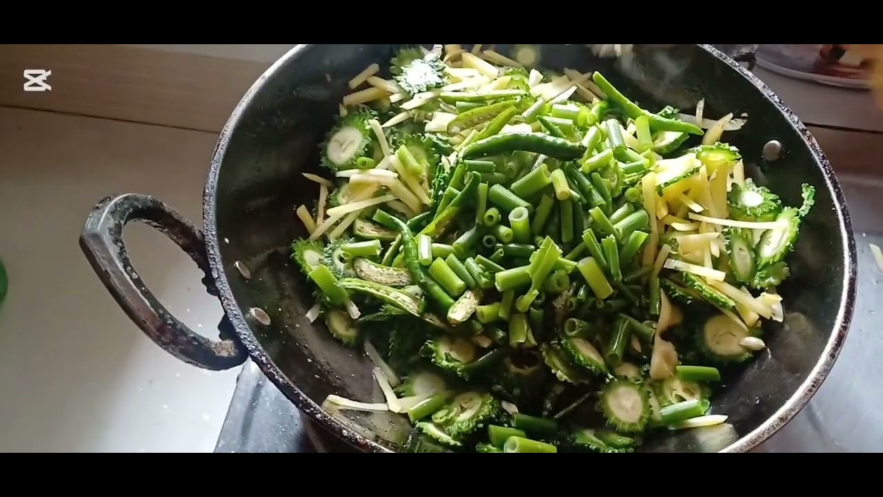 করোলা ভাজি খাইতে অসাধারণ 