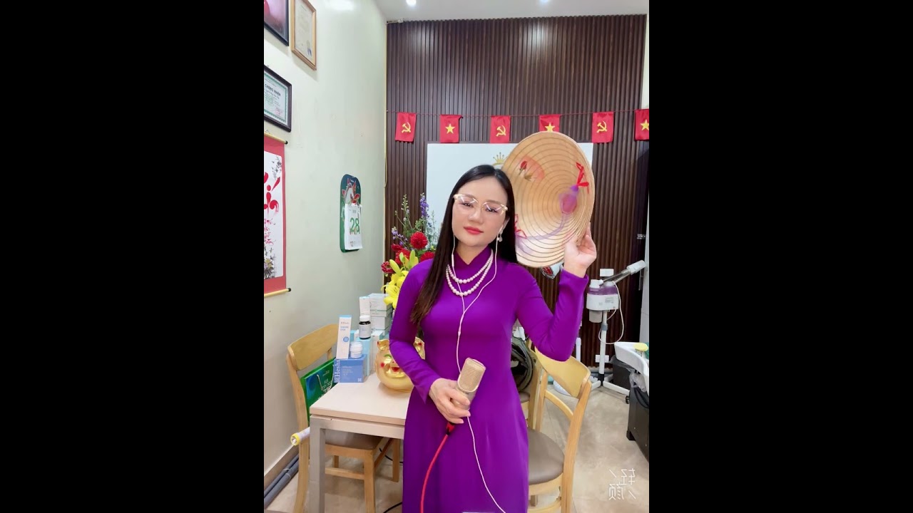 Song: Huế thương Songwriter: An ThuyênSinger: Nguyễn Hoa Thủy Tiên 