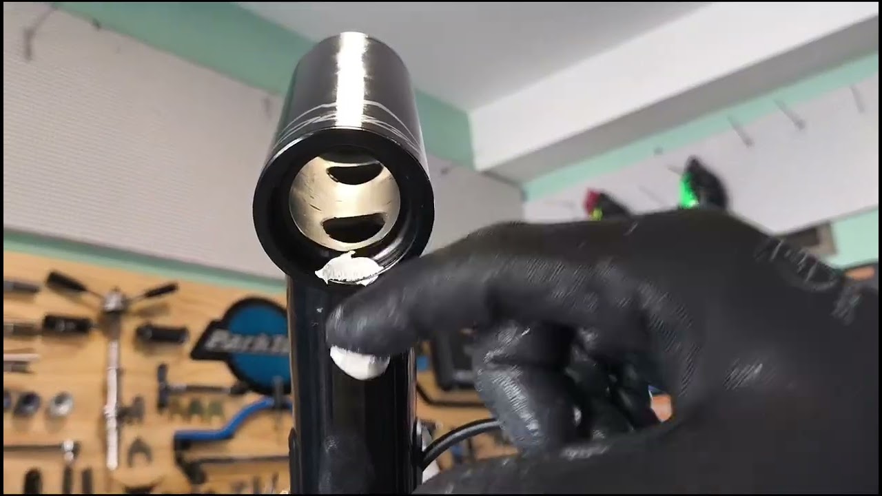 Lubrificação de guidão de bike no padrão! #absolute #bicycle #mountainbike #graudebike #bike 